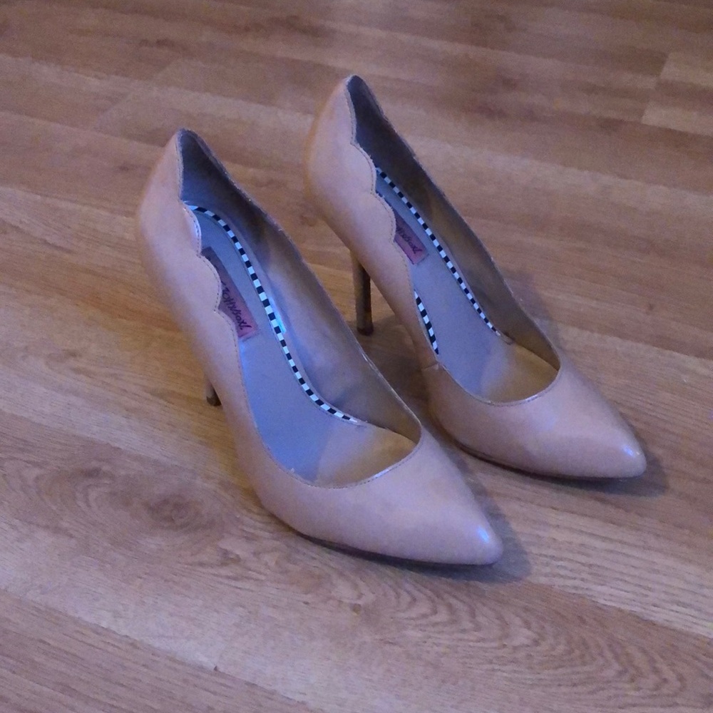 Betsy Johnson Pump
